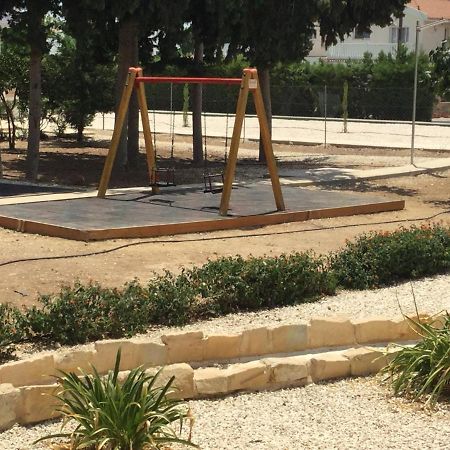 Poolside 2 Bedroom Apt, Paphos Riviera, Universal Area Екстер'єр фото