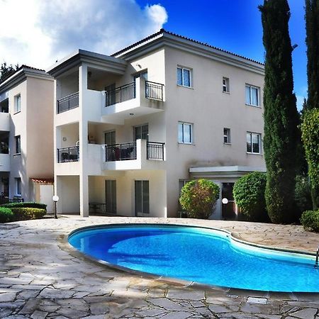 Poolside 2 Bedroom Apt, Paphos Riviera, Universal Area Екстер'єр фото