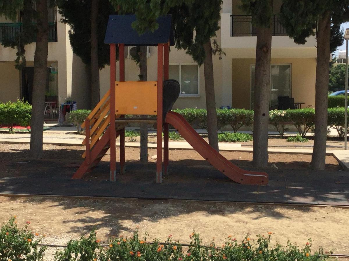 Poolside 2 Bedroom Apt, Paphos Riviera, Universal Area Екстер'єр фото