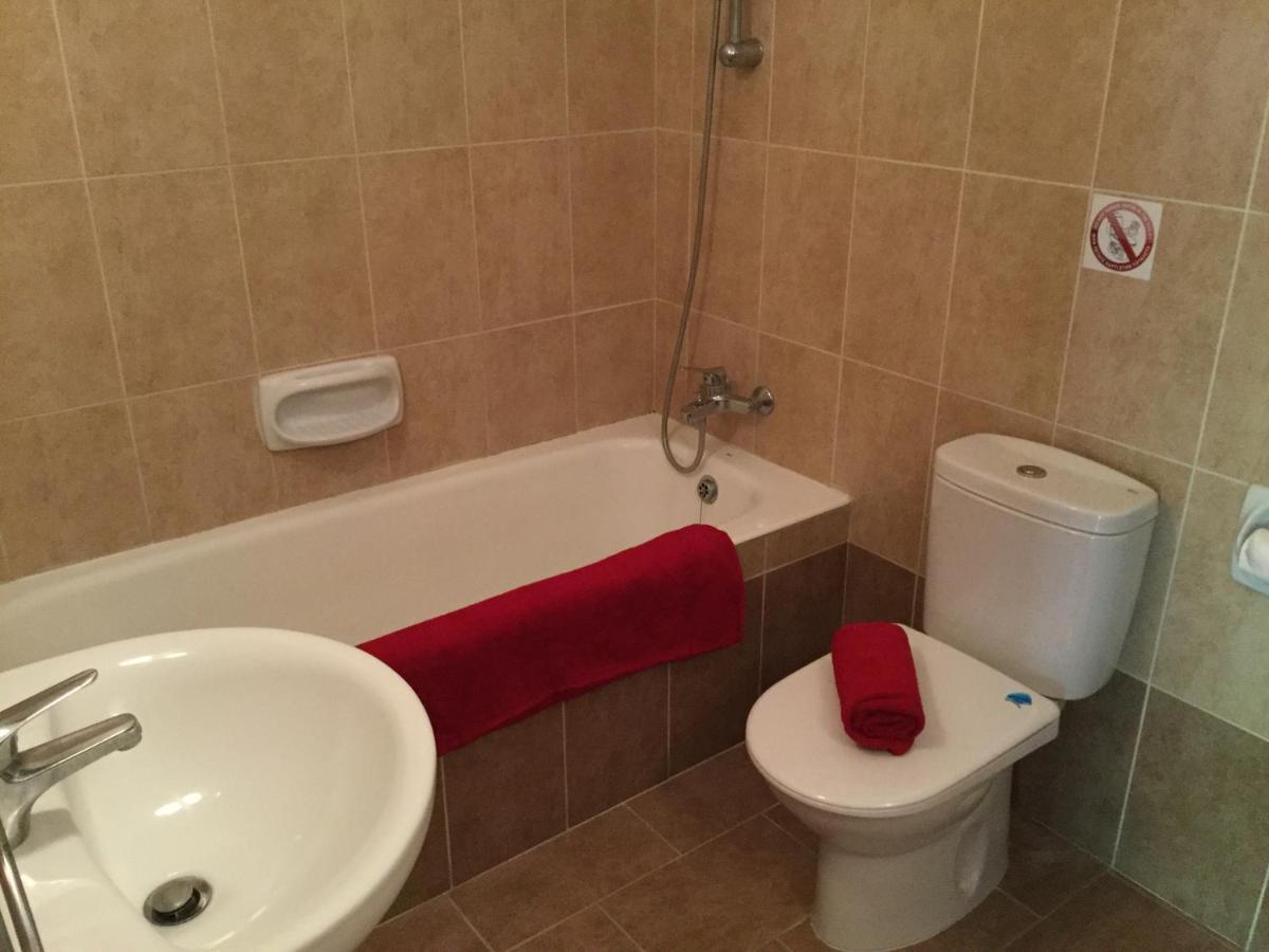 Poolside 2 Bedroom Apt, Paphos Riviera, Universal Area Екстер'єр фото