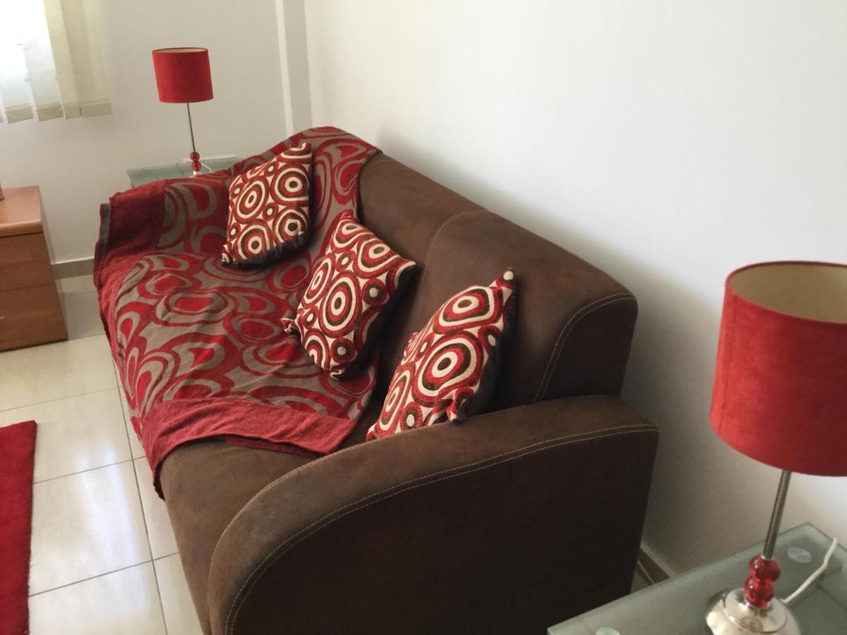Poolside 2 Bedroom Apt, Paphos Riviera, Universal Area Екстер'єр фото