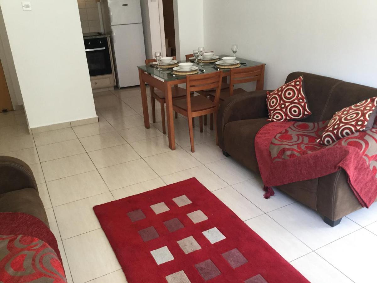 Poolside 2 Bedroom Apt, Paphos Riviera, Universal Area Екстер'єр фото